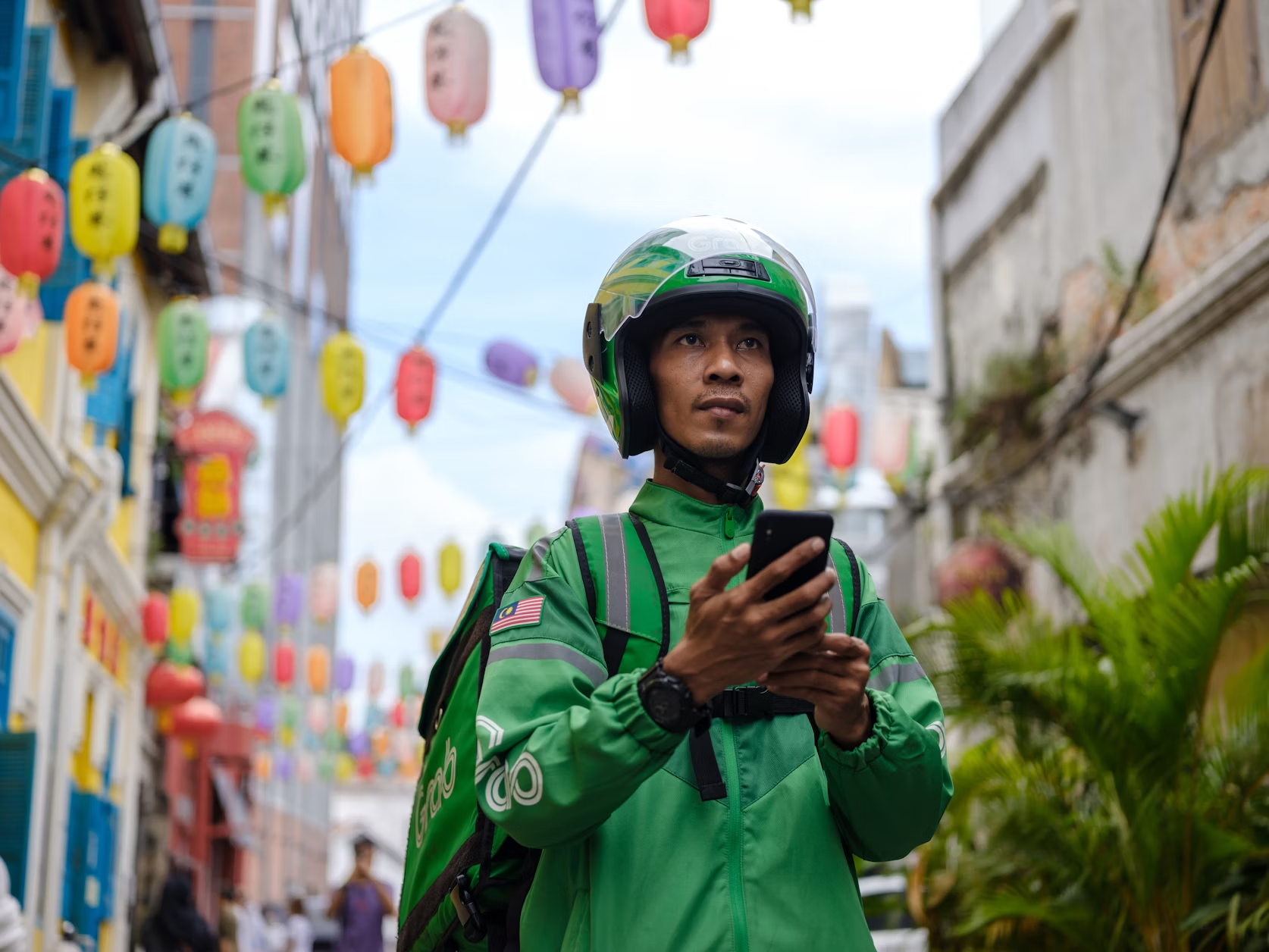 Hero Eco 150 motorcycle rider featured as the main rent-to-own offer from mobikes